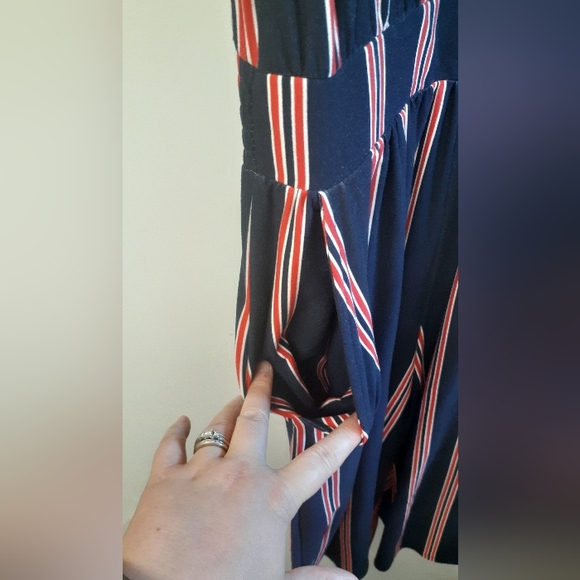 Very soft and flowy Bobbie Brooks jumpsuit - size medium - Picture 3 of 9